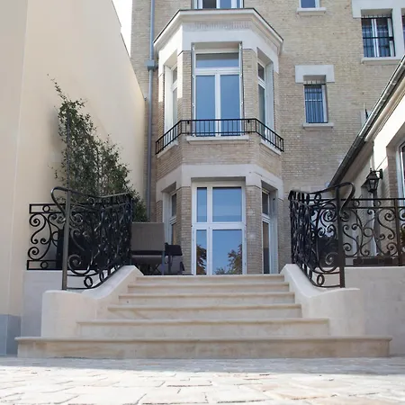 La Cave De L'avenue De Champagne Frühstückspension