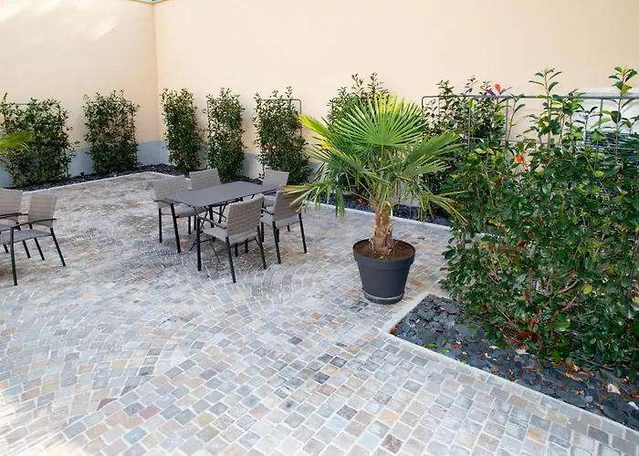 La Cave De L'avenue De Champagne 4* Épernay